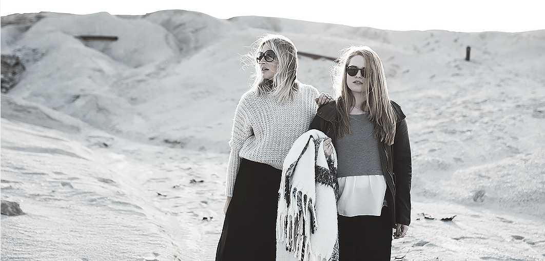 girlsInDesert